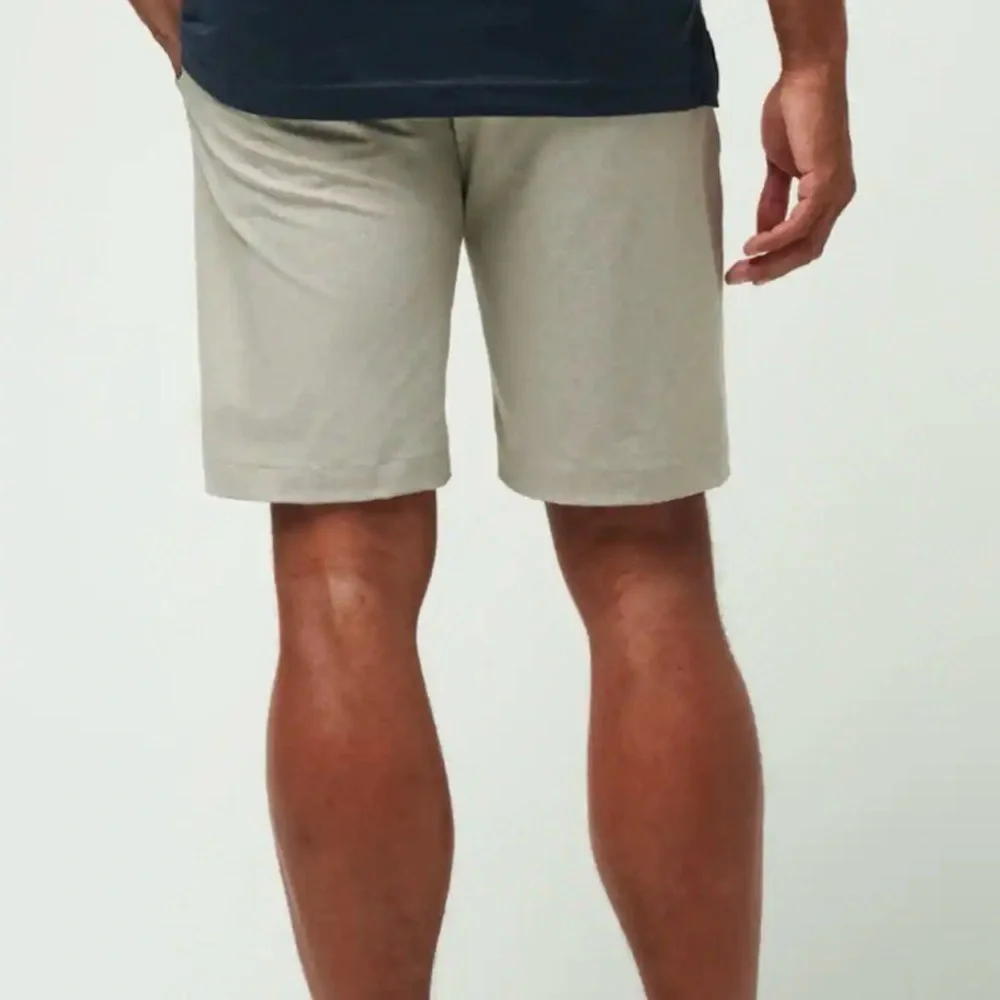 TRAVIS MATHEW Beck Shorts 9.5 inch, khaki